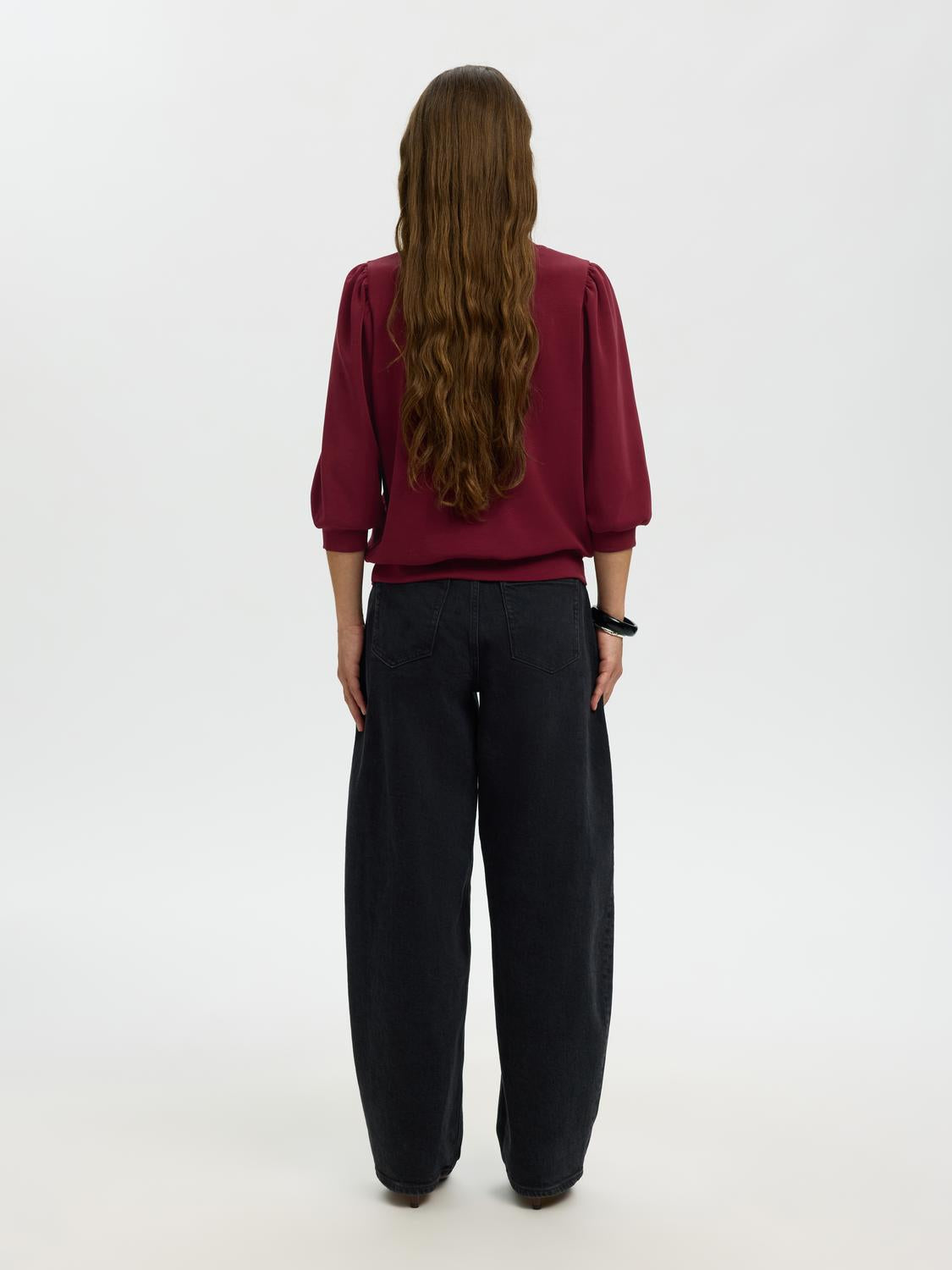 model_shot-back
